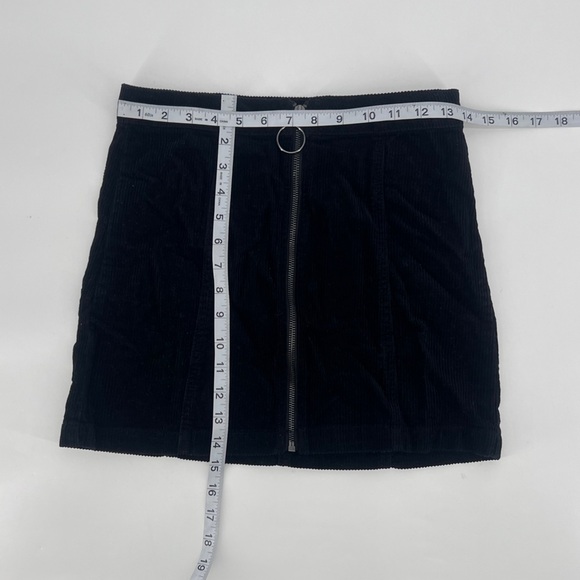 Forever 21 Black Zip Up Corduroy Mini Skirt Size Small Women’s - Picture 4 of 5